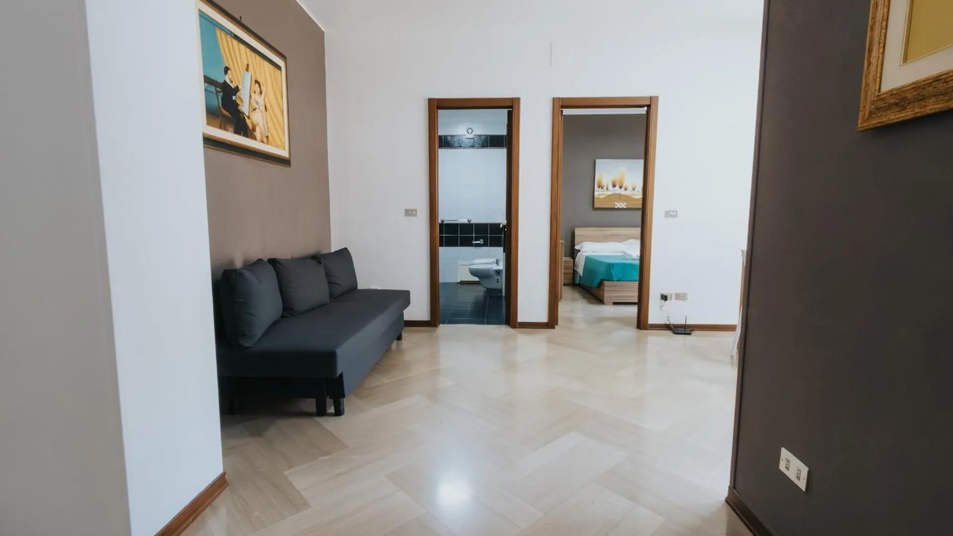 Lenoci Home Bari 0*,  İtalya
